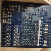 Mixer Yamaha MG 124CX-R cu 12 canale