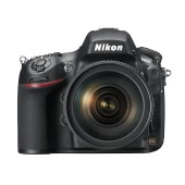 Aparat foto Nikon D800 cu obiectiv 18-55 mm